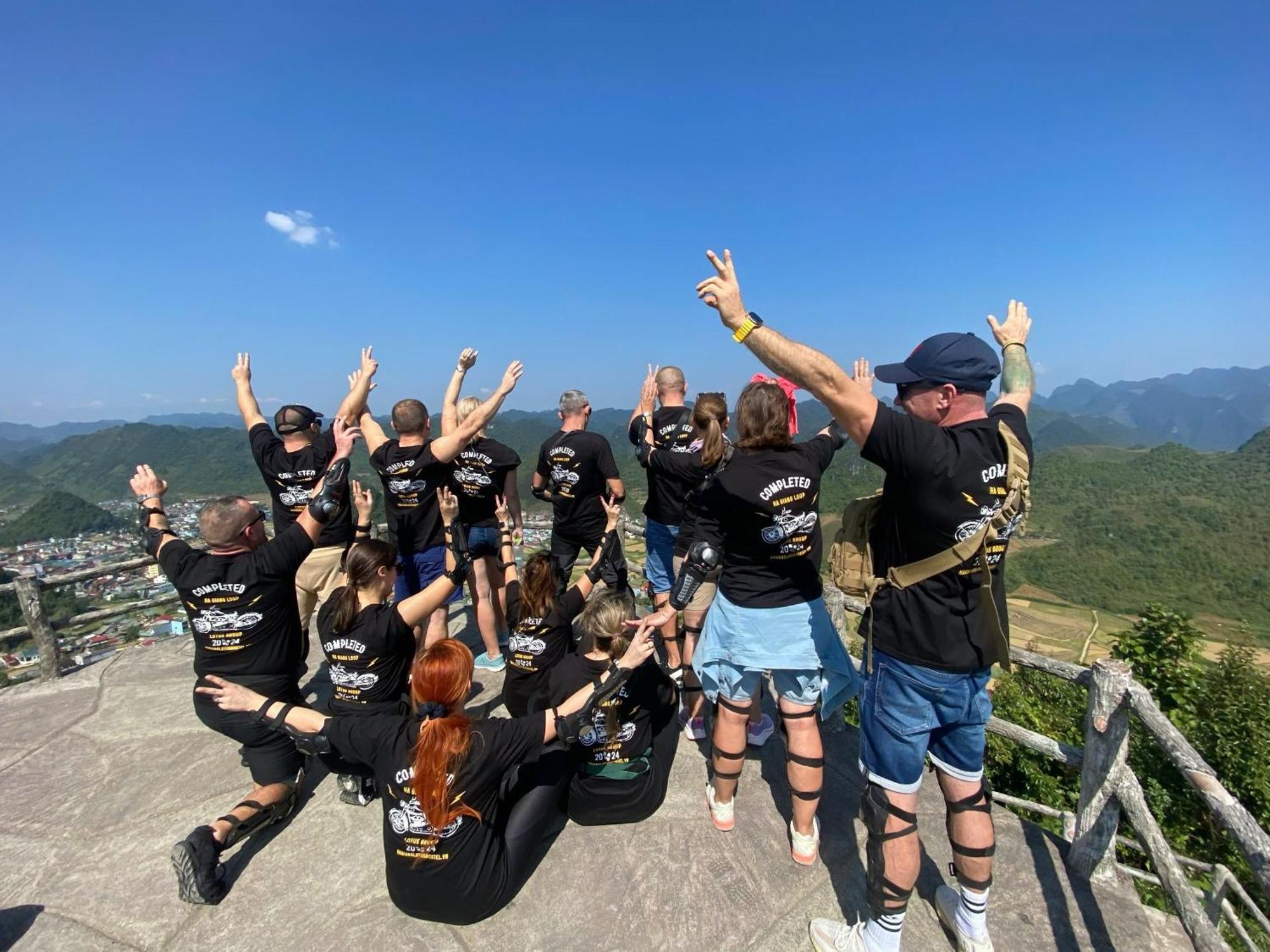 Lotus Premium Lodge - Lotus Group Tours Ha Giang Esterno foto