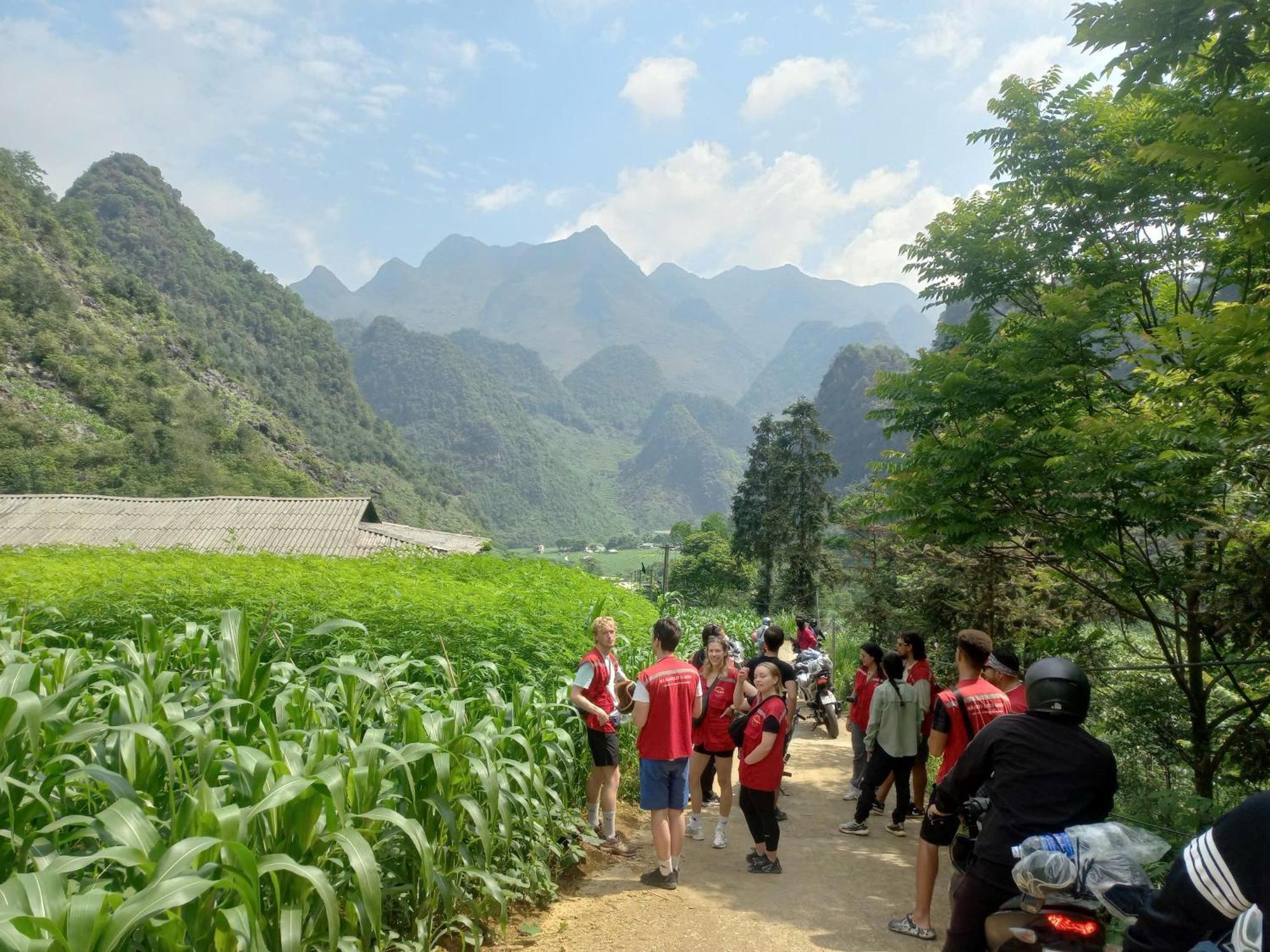 Lotus Premium Lodge - Lotus Group Tours Ha Giang Esterno foto